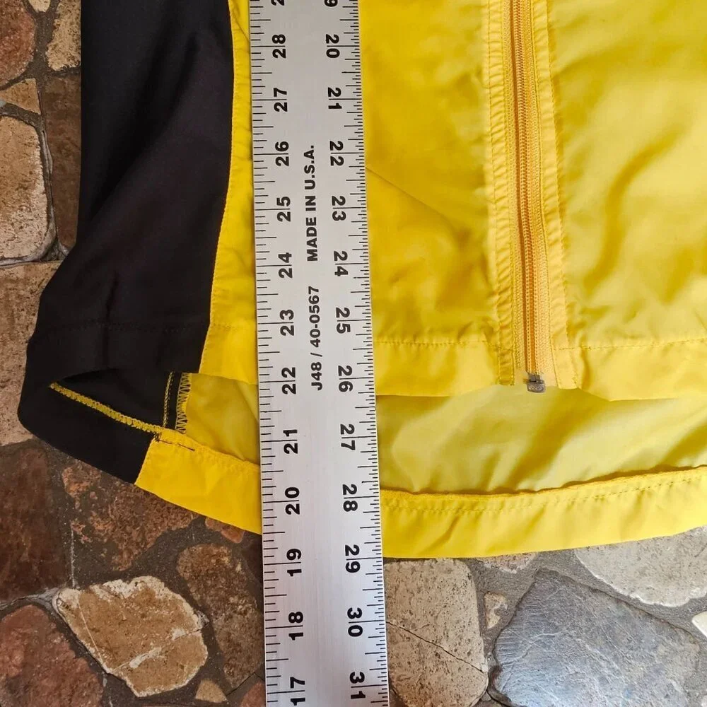 Descente Yellow & Black Cycling Jacket Mens Lightweight, Size Medium Run Small